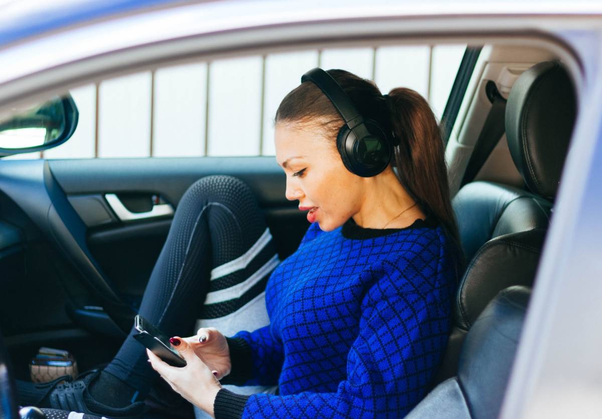 Is hypnosis for driving anxiety effective? Yes it is! Learn more about hypnosis and how to use it to heal your own driving anxiety.